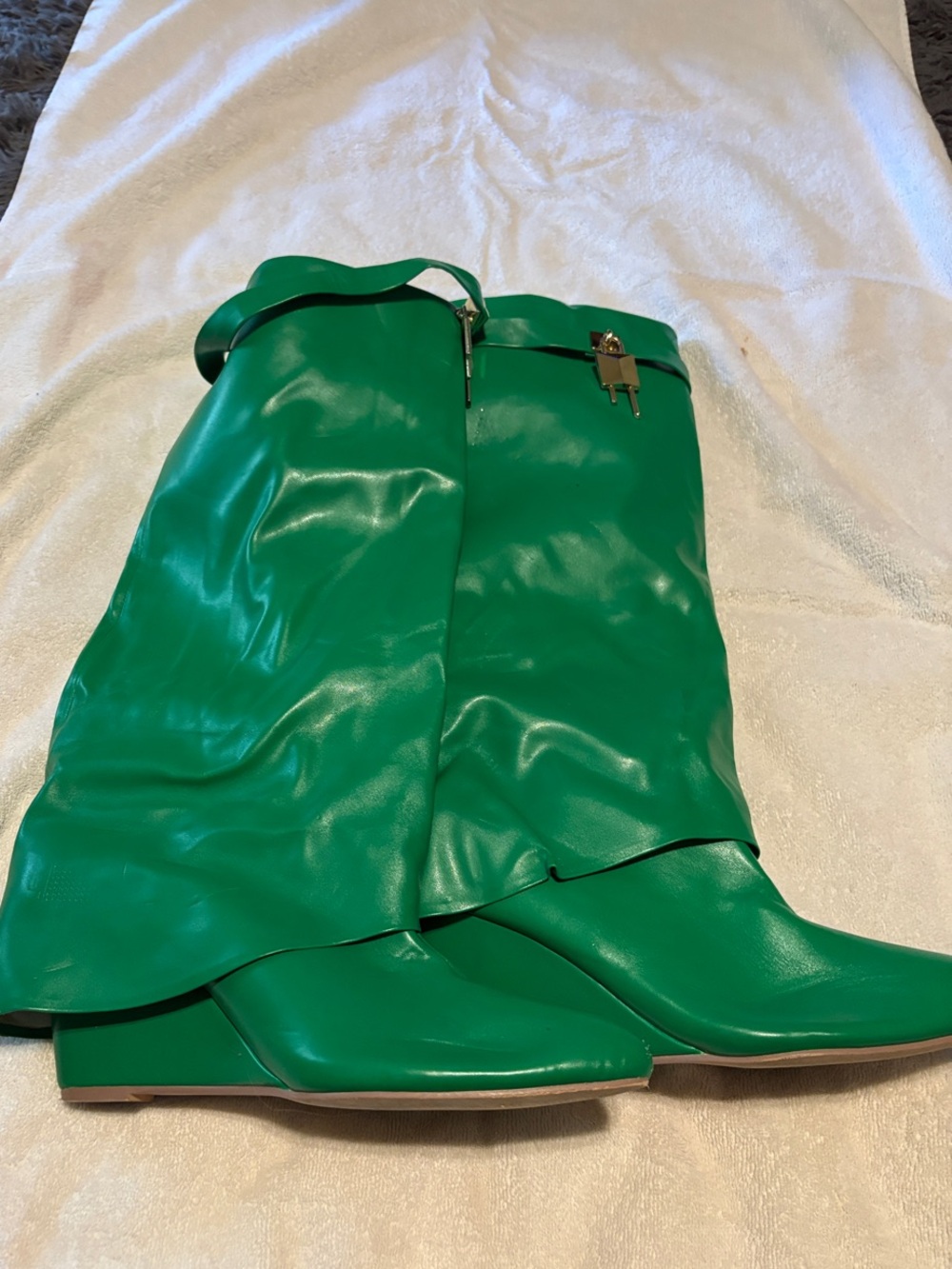 Women’s Green Knee-High Leather Heeled Boots with Buckle Accent